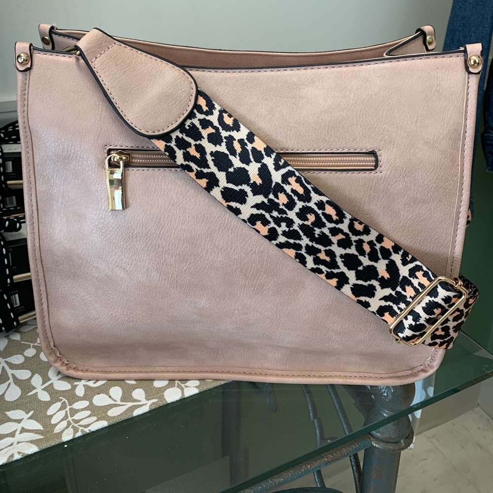 ❤️❤️❤️HOST PICK❤️❤️❤️ Vegan Leather Crossbody Bag by LeMiel in Blush